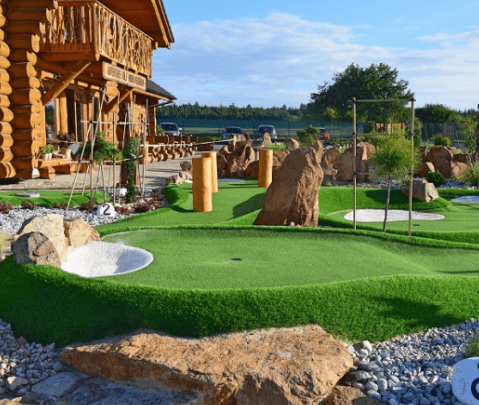 Adventure golf s obědem pro dva