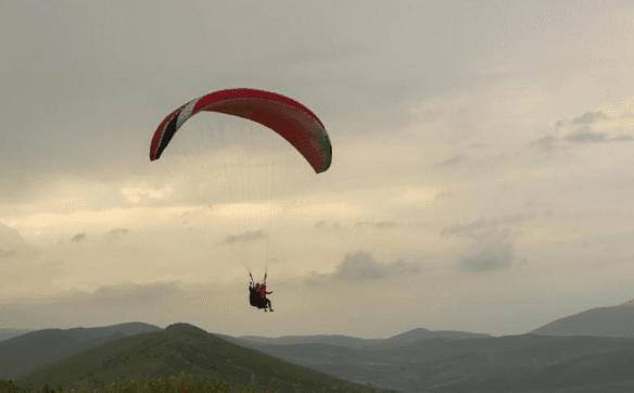 Tandem paragliding