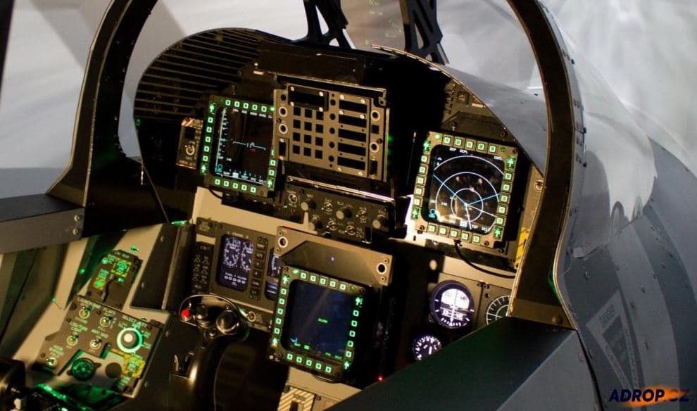 Letecký simulátor stíhačky F/A-18 Hornet