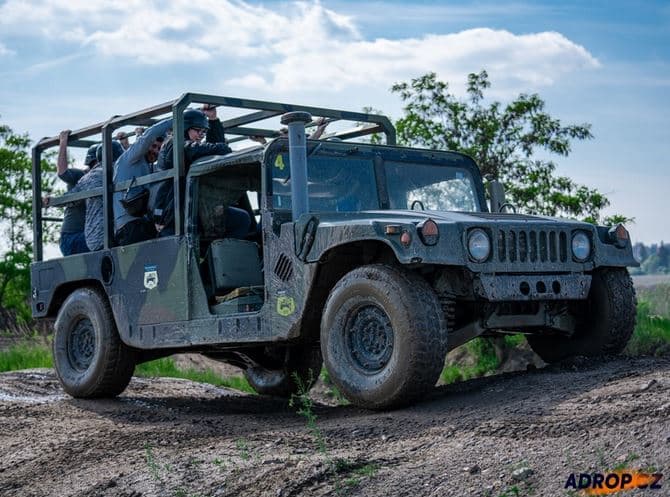 Humvee: Řízení + safari jízda na korbě