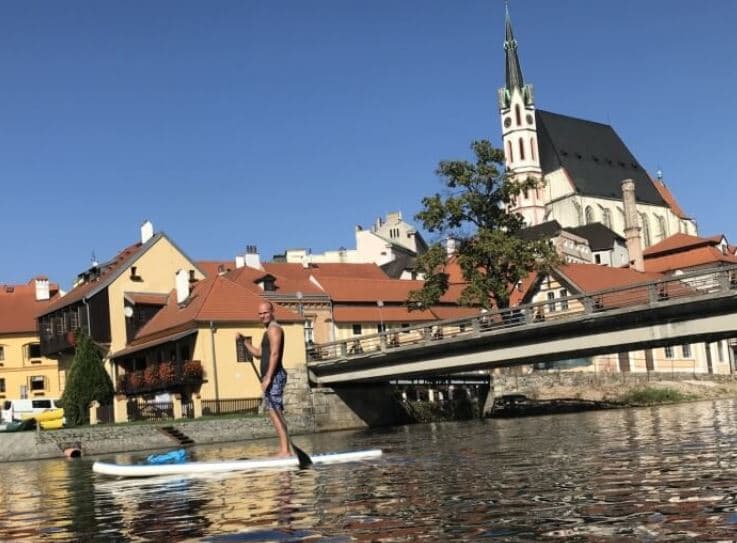 Výlet na paddleboardu pro dva do Zlaté Koruny