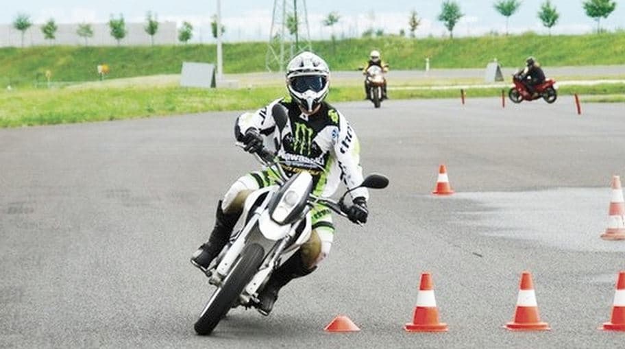 Kurz bezpečné jízdy na motorce