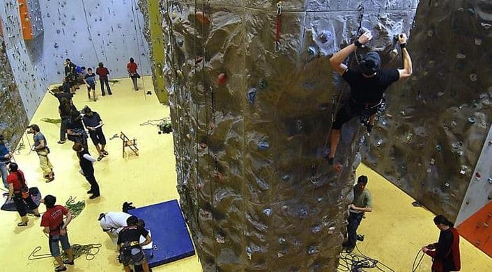 Vstup na stěnu a boulder