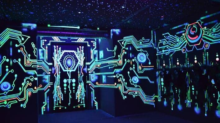 Laser arena -  hra pro 4 osoby