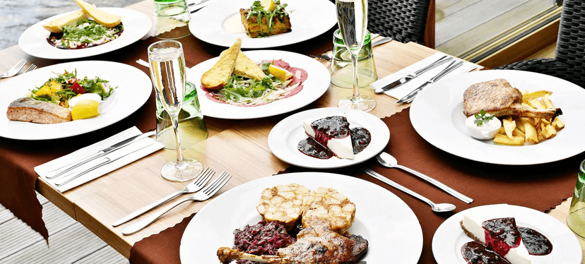 3chodové menu s výhledem na Karlův most