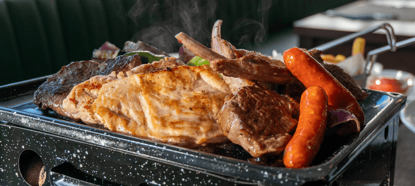 Masové pochoutky servírované přímo z grilu